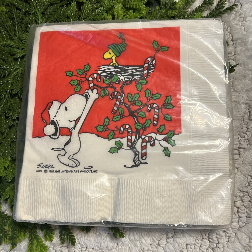 Vintage 16 Luncheon Napkins Snoopy Woodstock Tree Hallmark Christmas 13.5”